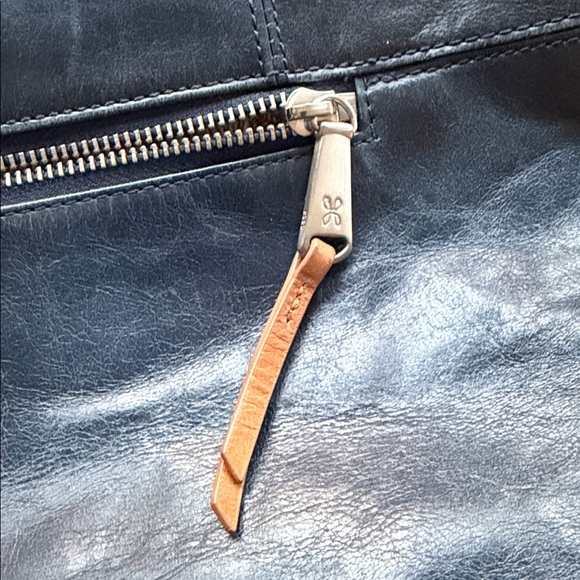 HOBO Blue Convertable Bag with Brown Leaf Patterned Interior - Picture 10 of 10